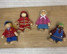 Wooden Dolls House Family Figures x4 Pre-owned