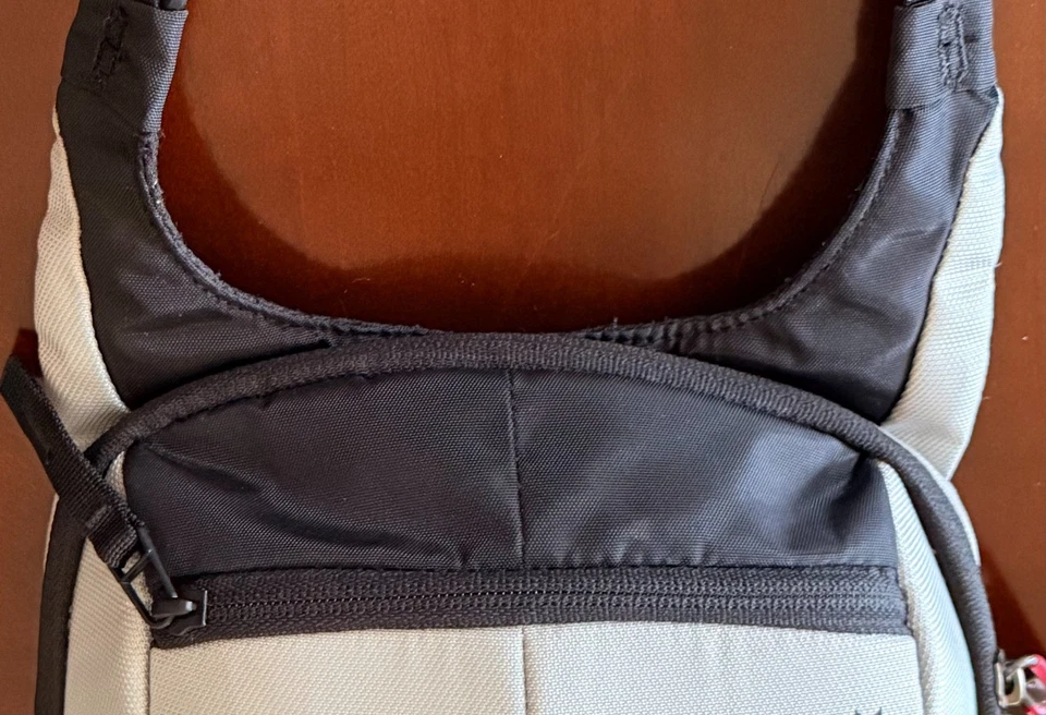 Bolso Bandolera Victorinox Travel Essentials Nuevo sin Etiquetas, Gris, Correa Ajustable Foto 4 de 4