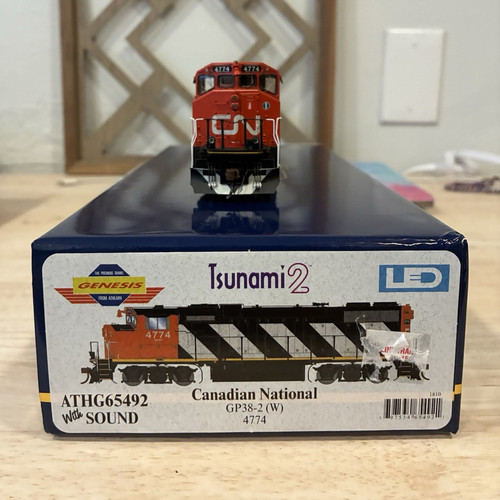 Locomotora diésel Athearn Genesis DCC Sound HO Canadian National GP38-2 #4774 | Condition: Used