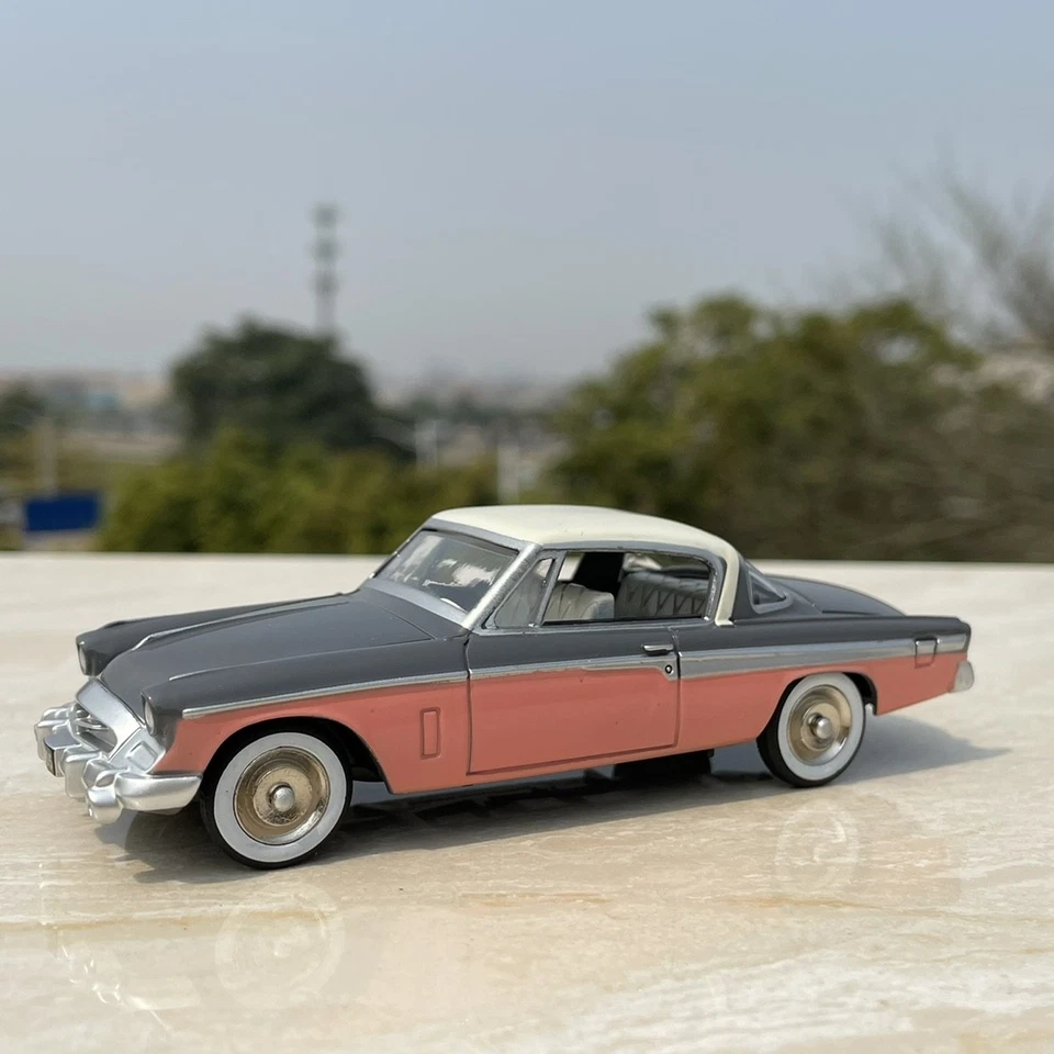 Studebaker 1:43 Gray Diecast Model - Classic Alloy Car Collectible - Image 2 of 3