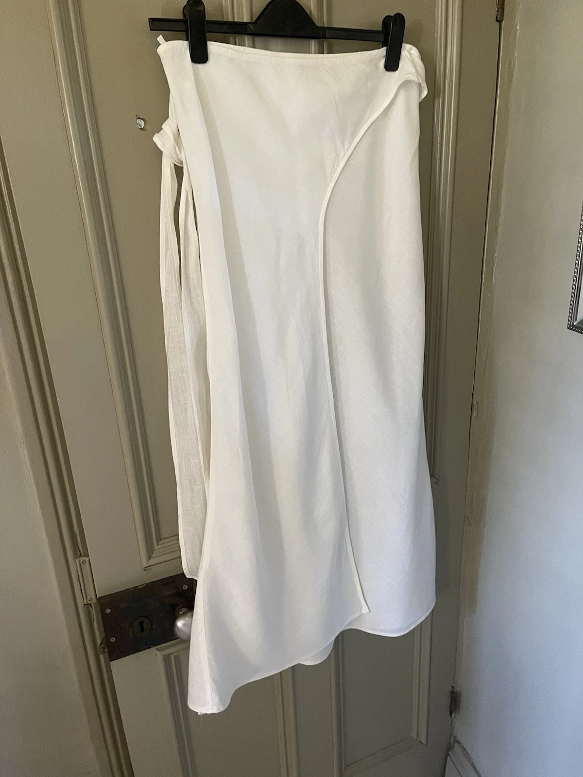 Vintage Armani Jeans A Line Wrap Midi Skirt in 100% White Linen Size UK12 VGC
Opens in a new window