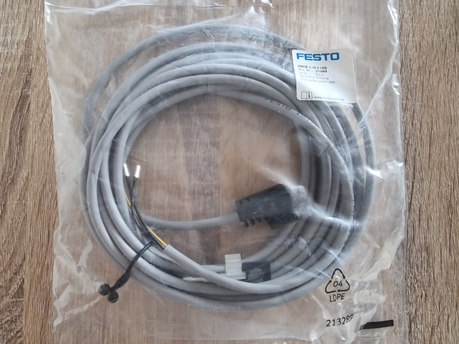 Festo KMEB-1-24-5 LED socket cable 151689 new original packaging