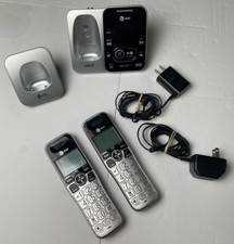 AT T 2 Handset Cordless Phone w/ Digital Answering System 2 Bases CL32202 Tested