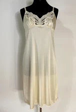 Vintage VASSARETTE FULL SLIP Beige Size 38 Medium Semi Sheer Shiny Liquid Nylon