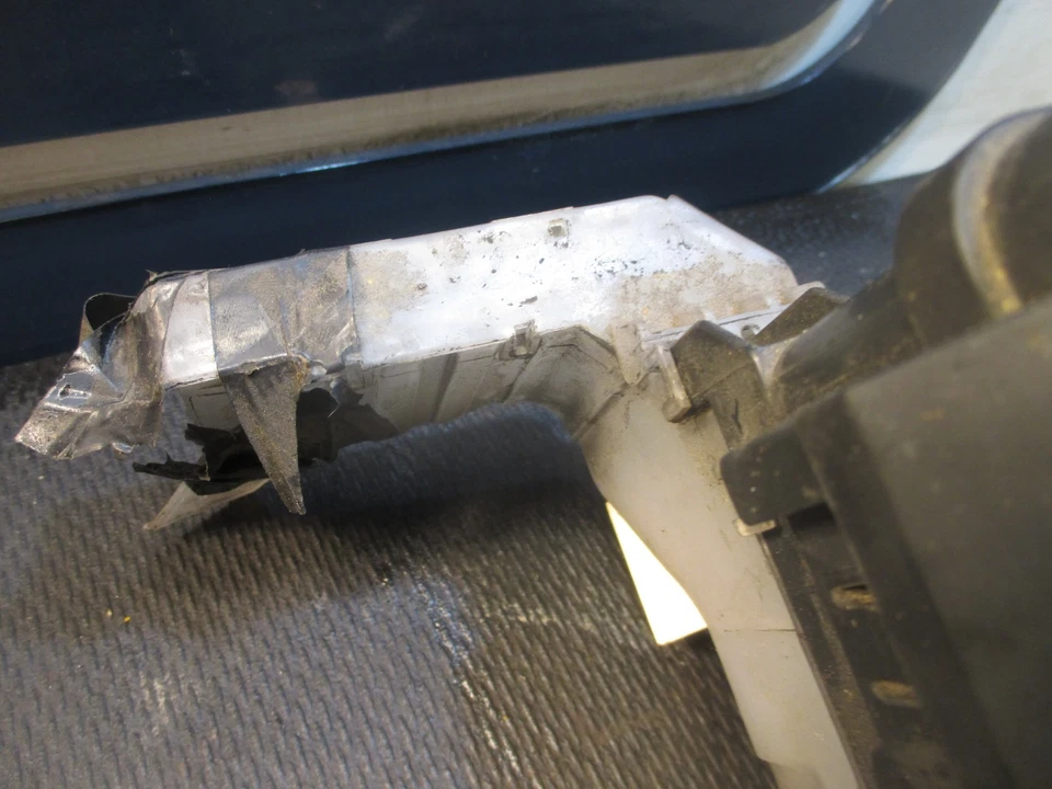 Nissan Sentra SE QR25DE 2003 OEM bloque de caja de fusibles del motor debajo del capó Foto 3 de 4