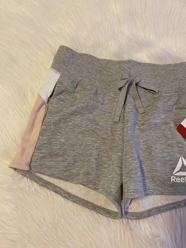 Pantalones Cortos Reebok Para Mujer Talla Pequeña Gris Rosa Blanco Colorblock Relajado Short - Imagen 4 de 7