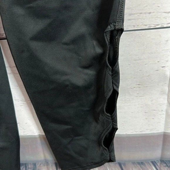 beyond-yoga high rise cutout smooth compression leggings