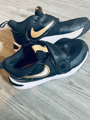 nike team hustle d 11 gold and black size 3 Kids in good shape