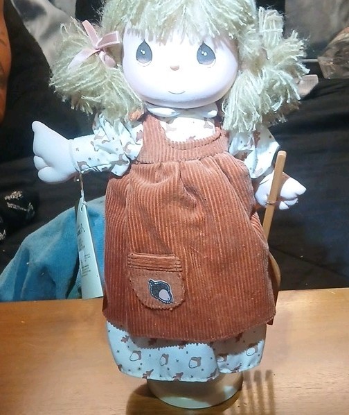 New Precious Moments  Fall 4r Seasons Musical Collection Doll Autumn Leaves 1988