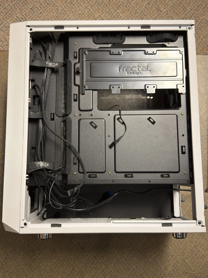 Fractal Design Meshify C TG Computer Case - White - Image 4 of 4