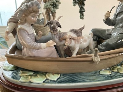 Retired Lladro Porcelain Figurine 