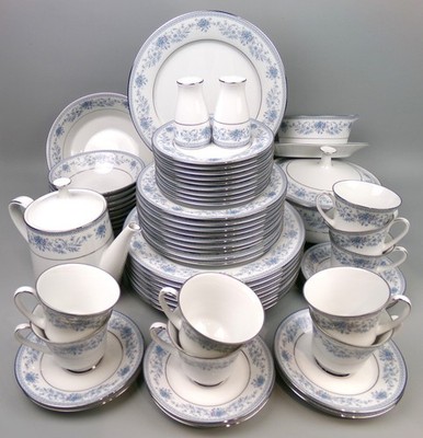 Noritake Tafelservice Set BLUE HILL. 9 Gedecke. Teller Tassen Schüsseln Teekanne
