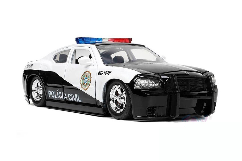 ミニカー JADA FAST&FURIOUS DODGE POLICE Amazon.com: Fast & Furious 1:32 2006 Dodge Charger Police
