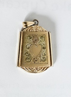 Hayward GF Locket 1940S Trapezoid Shield Crest Shape Rose Green Gold 1''