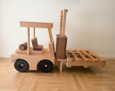 Toy Wooden Forklift with 1 pallet for Kids