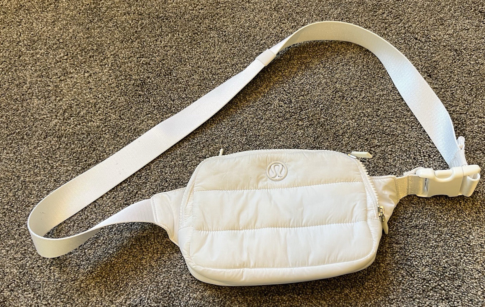 Lulmon Wunder Puff Belt Bag 1L White with Side Zippers