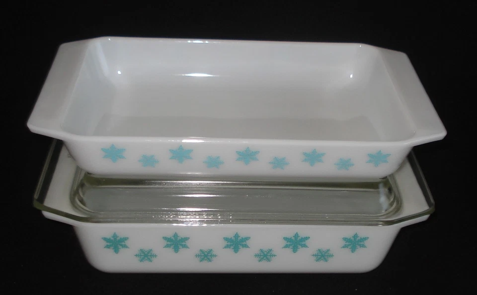 PYREX - 1 1/4 QT. & 2 QT. (548-575) Turquoise SNOWFLAKE Space-Saver, Lid Set - Image 4 of 4