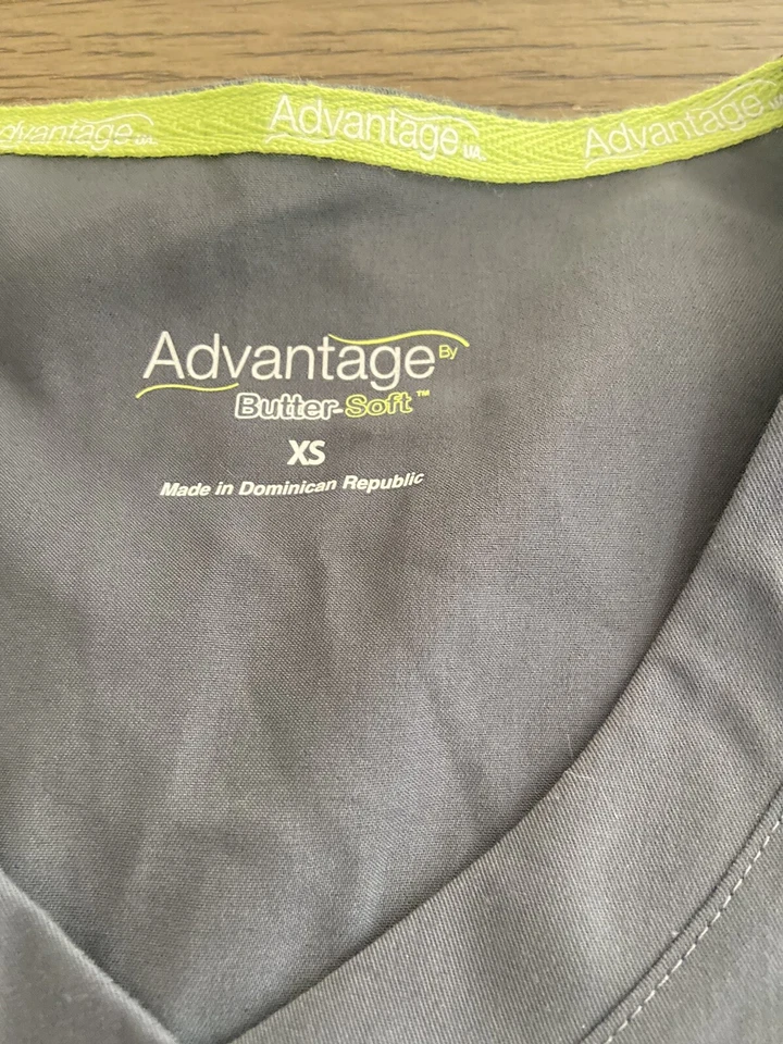 Uniformes médicos de enfermería para mujer Genial elástico cuello en V Top y pantalón cargo talla XS Foto 2 de 3