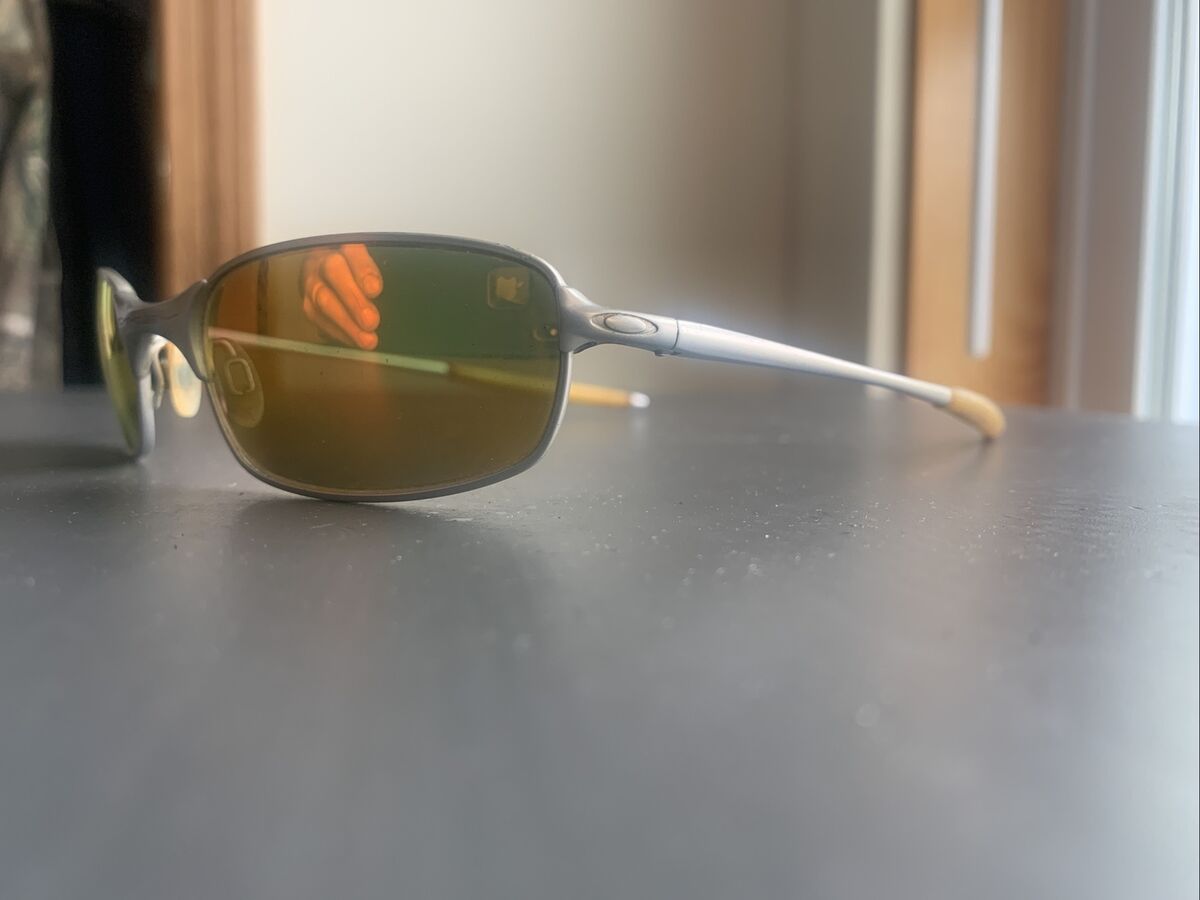 Oakley Square Wire 2.0 Silver Fire Iridium Spring Hinges 05 Oakley Square Wire 2.0 Silver Fire Iridium Spring Hinges 05