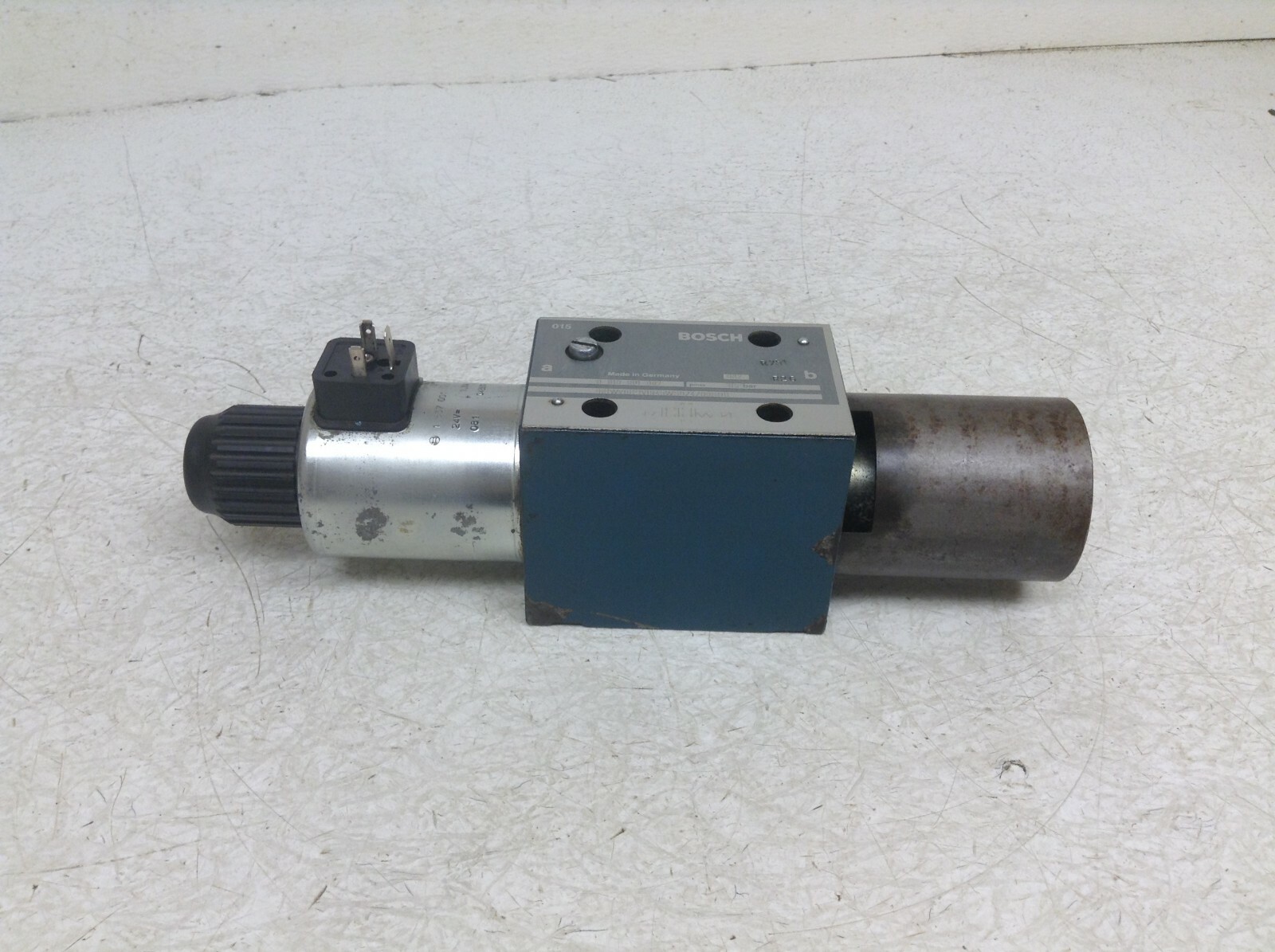 Rexroth Bosch 0 810 001 887 Solenoid Valve 081WV10P1V1945WS024/00SD0 (TSC)