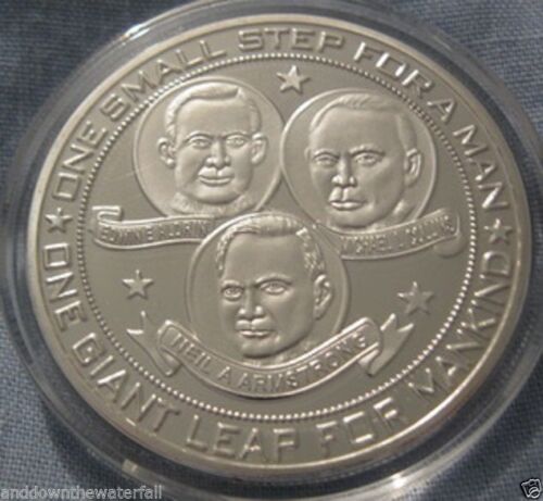 Moon Landing Silver Coin Apollo Lunar Astronauts Armstrong Buzz Aldrin Walking - Foto 1 di 2