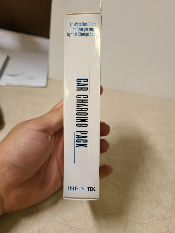 Infinitek 17 vatios USB-C y USB paquete de carga de automóvil 4 pies cable USB-A a USB-C Foto 4 de 4