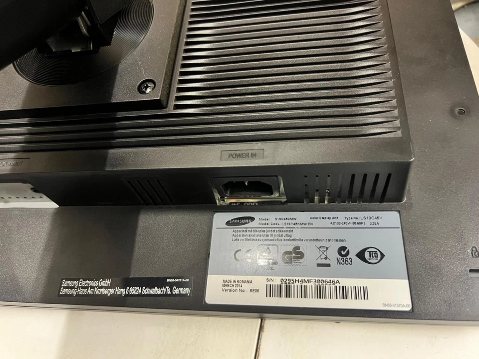 Samsung 19-inch 5:4 LED TN Monitor S19C450 DVI VGA, 5ms, Rotatable with Stand - Image 3 of 4