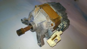 Demontiert mit Electrolux EWT 1016, Waschmaschinenmotor 15160029.02