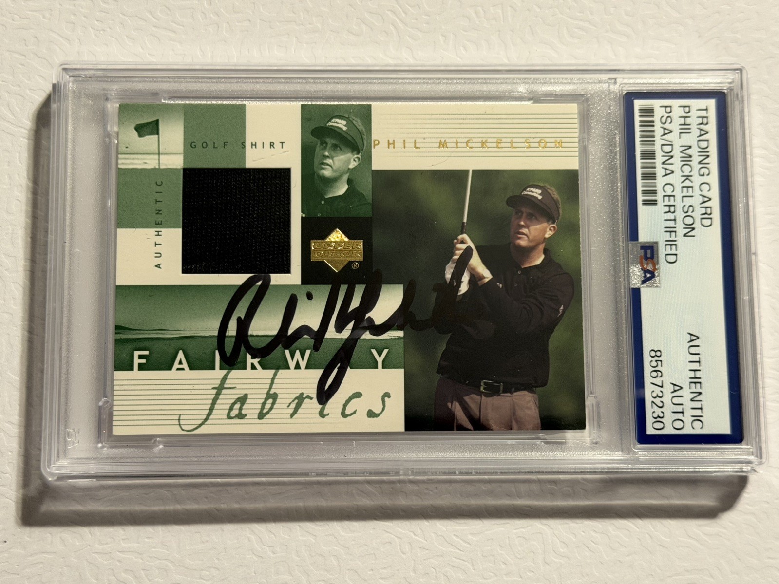 2002 UD Fairway Fabrics Phil Mickelson Rookie PSA DNA Auto Signed Card