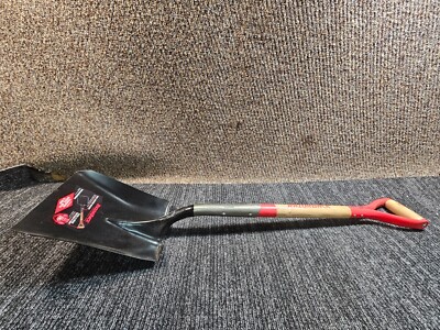 Razor-Back 42116 40-5/8'' x 8-3/4'' x 6-1/4'' Square Point Shovel, Wood D-Handle
