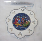 DISNEY WORLD PARKS COLLECTOR'S CHRISTMAS ORNAMENT 2009 CERAMIC MICKEY MOUSE — photo 2
