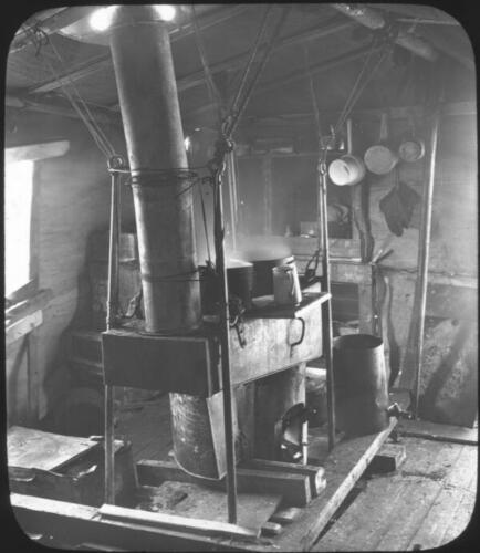 Antarctic A kitchen with a long stovepipe venting through the roof - Old Photo - Afbeelding 1 van 1