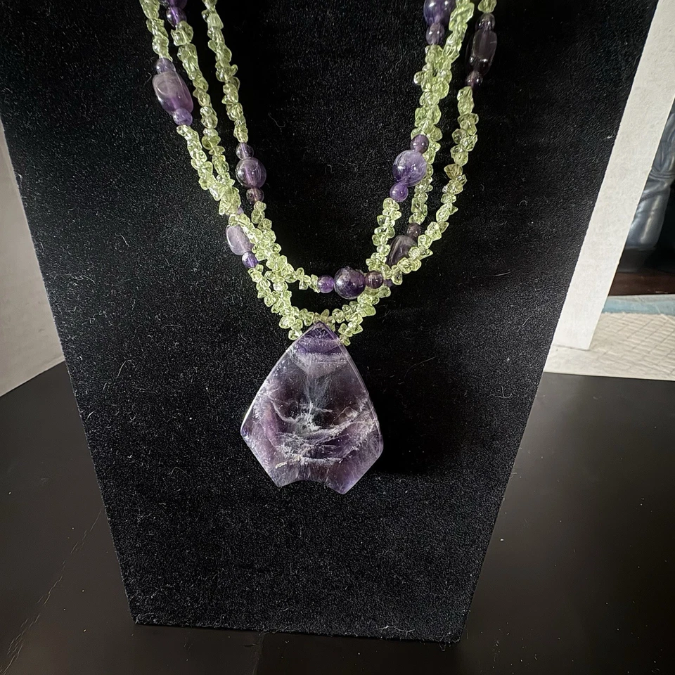 Colgante y cuentas Jay King Amthyest con collar de peridoto de 3 hilos excelente estado Foto 3 de 4