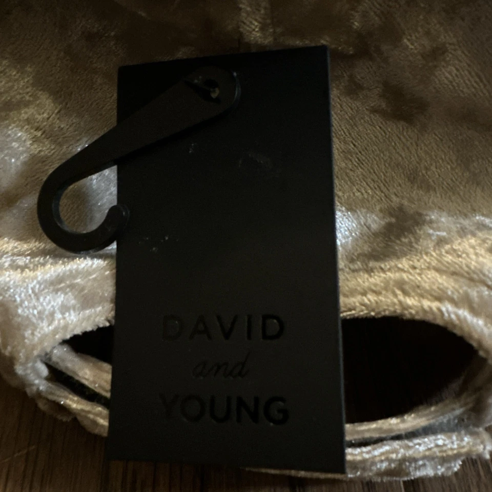 David & Young 女式 SAND BEIGE 人造麂皮绒棒球帽六面板帽子均码 — 第 4/4 张图片