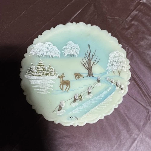 Fenton Art Glass Custard Uranium 1979 Christmas Edition Hand painted Plate