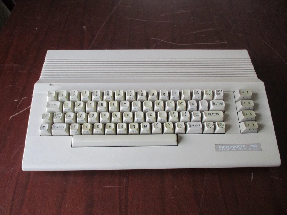 Commodore 64 II (B3) in OVP (Assy 250466/SID 6581 R4AR)