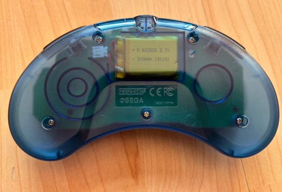 Official Sega Mega Drive 8 Button Wireless Controller - Retro Bit - MINT CON PAL - Image 4 of 4