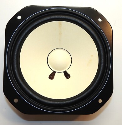 スピーカー・ウーファー YAMAHA NS-10M 18cm2-way2-speaker System Yamaha NS-10M: The Iconic Studio Monitor That Shaped Modern Music