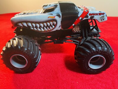 HotWheels ホットウィール　1/24 モンスタージャム L Hot Wheels Monster Jam Monster Mutt Dalmatian 1:24 Scale Truck | eBay