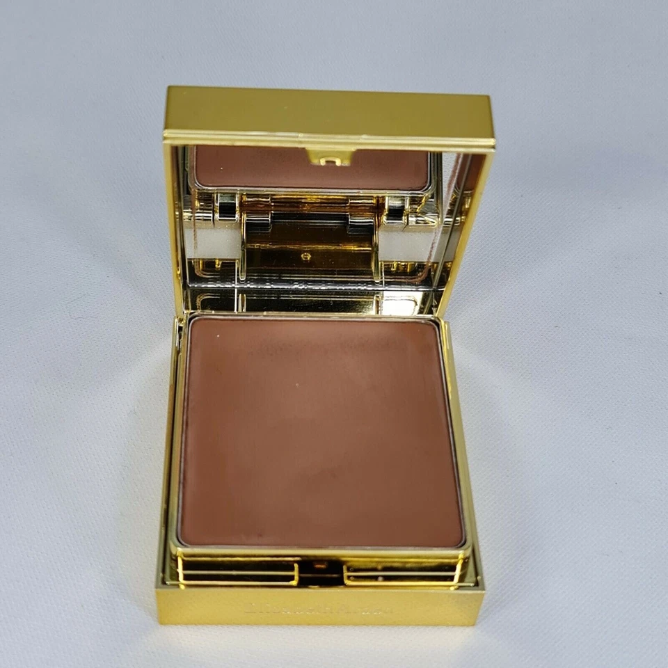 Elizabeth Arden makelloses Finish Schwamm auf cremefarbenem Make-up in Vanilleschale - 10 g