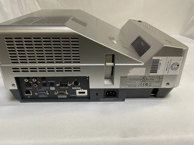 SANYO PDG-DWL2500 DLP Projektor gebraucht Nahdistanz - Bild 2 von 4