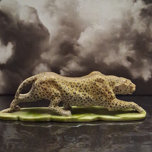 Leopard Collectible recin Figurine Sculpture Decorative Art 7.5" Tall 19" Long