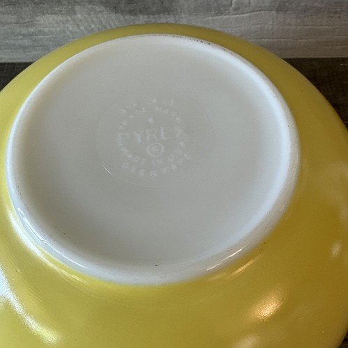 Vintage Pyrex Yellow Primary Nesting MIxing Bowl #404 4 QT - Picture 6 of 6