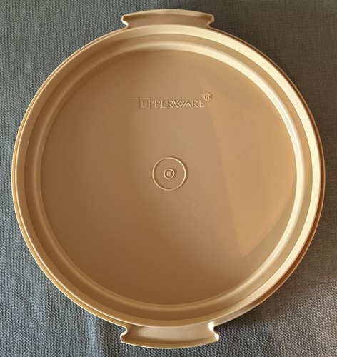 TAPA CUBIERTA TRANSPARENTE PORTADORA DE PASTELES TUPPERWARE 683 CON BASE DORADA 684! De colección - Imagen 4 de 7