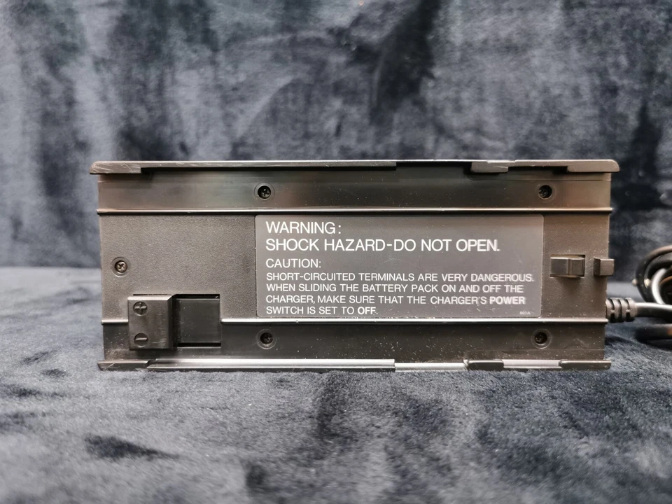 JVC BB-P3EG Battery Charger 110-240V Camcorder 12V 0.8A AC Adapter Power Supply - Image 4 of 4