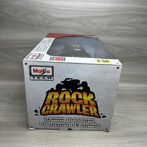 MAISTO TECH 81152 ROCK CRAWLER RADIO CONTROL TRUCK WITH REMOTE. - Picture 5 of 12