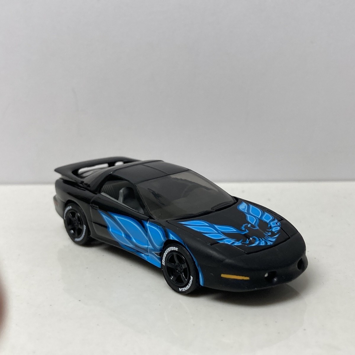 オートワールド　1993　ポンティアック　ファイアーバード　トランザム　1/64 1993 93 Pontiac Firebird Trans Am Collectible 1/64 Scale Diecast