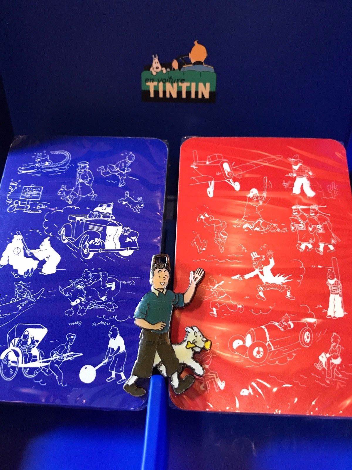Jeu de cartes Tintin et pendentif de collection Hergé pour soirée jeux rétro