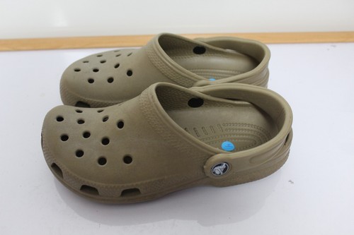 Sandalias Zuecos Crocs Beige Clásicos Para Mujer Talla 6 Para Hombre Talla 4 - Imagen 2 de 4