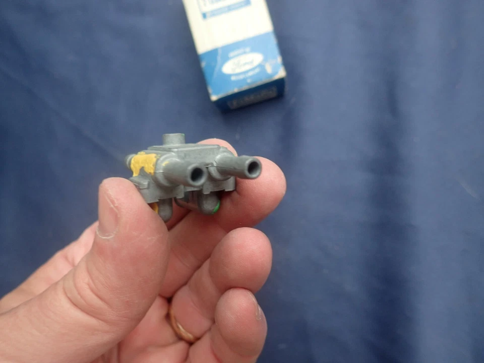 1967-68 Ford Thunderbird, Cougar hidden headlight vacuum connector, NOS! - Image 3 of 4